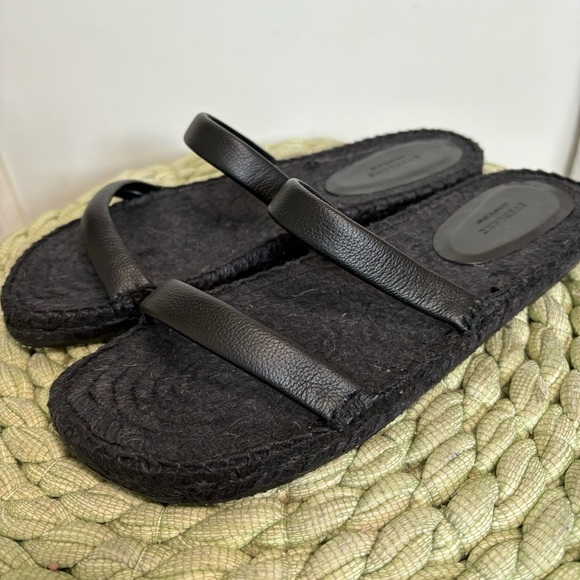 NWT Everlane Black Leather Sleek Double Strap Slip On Flat Espadrille Sandals - Picture 3 of 8